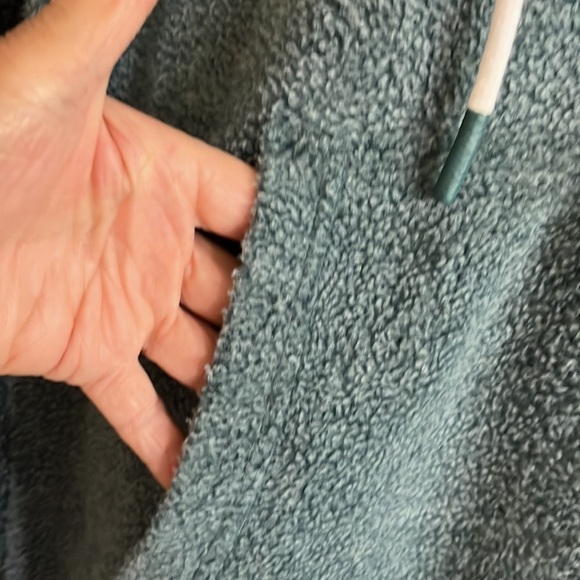 M light green fleece, hooded sweatshirt. Size Large - Picture 4 of 8